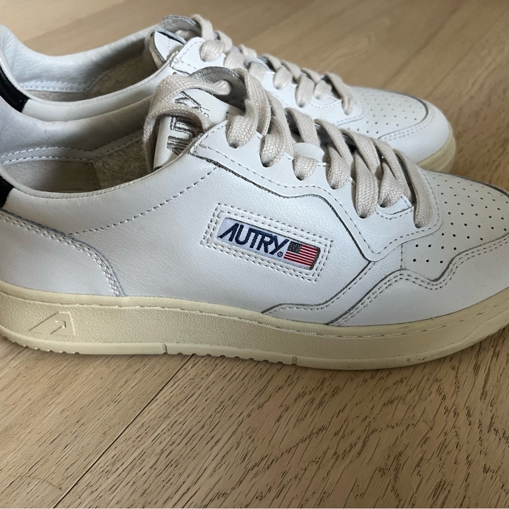 Autry Medalist Low Sneaker - Picture 5 of 10